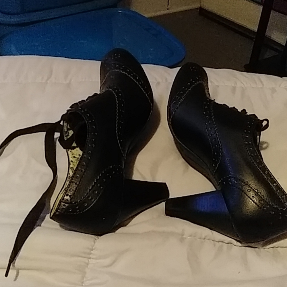 Women's shoes